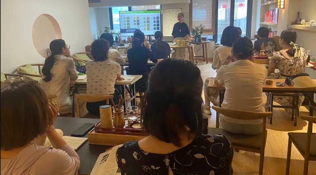 三八婦女節茶藝品鑒活動如何開展?優雅的茶藝活動項目讓女神們一起品味茶香,緩解壓力!